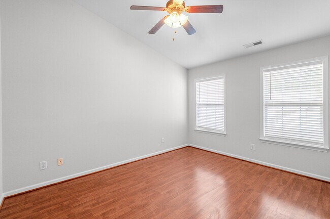 Building Photo - 558 Calen Ln