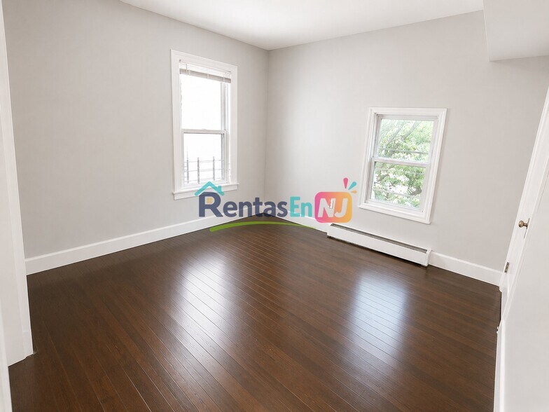 Building Photo - 58-60-60 Clinton Pl
