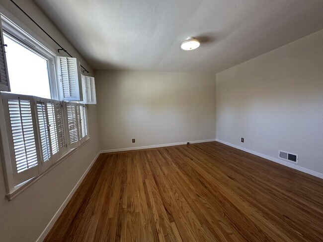 Building Photo - 346 Rolling Hills Ave