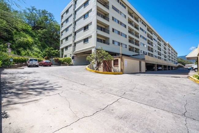 Building Photo - Beautiful Fully Furnished, 2 Bed, 1 1/2 Bath, Oceanview Condo with Pool