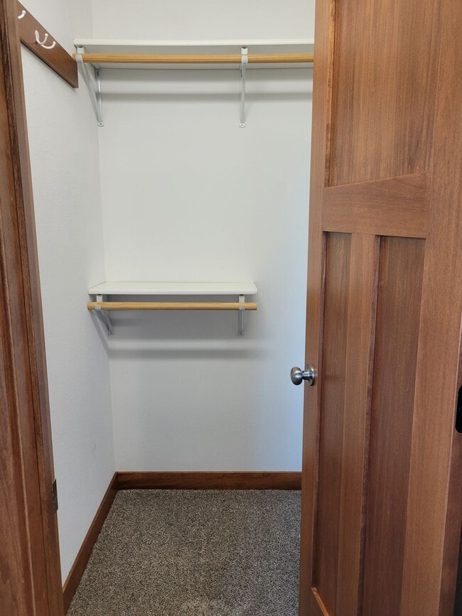 Building Photo - One Level Townhouse