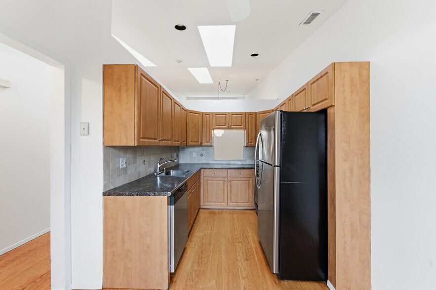 Building Photo - 763 Spring Lake Dr