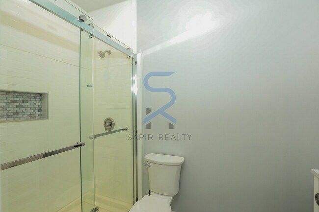 Building Photo - Graceful Living in the Heart of Carey Park – 3BR/2BA