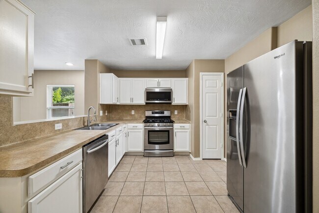 Building Photo - 20110 Saddle Ranch Dr
