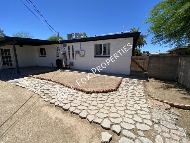 Building Photo - 7049 E Calle Canis