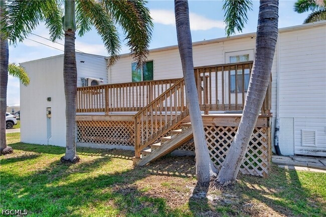 Building Photo - 3864 Royal Palm Dr