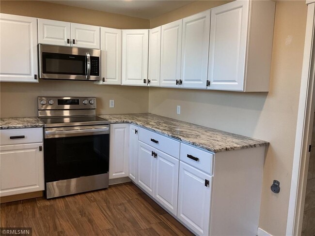 Building Photo - 28662 W Lake Dr