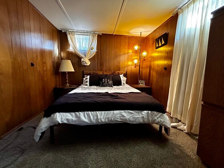 Building Photo - 1908 Kessler Blvd North Dr