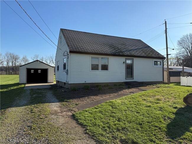 Building Photo - 2024 Delaware Dr SE