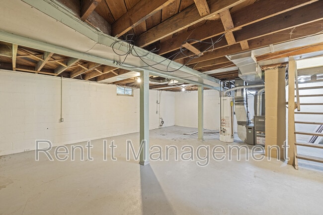 Building Photo - 2501 S Wayne St