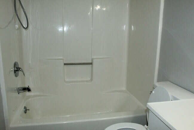 Building Photo - Totally renovated 2-bedroom, 2-full-bath t...