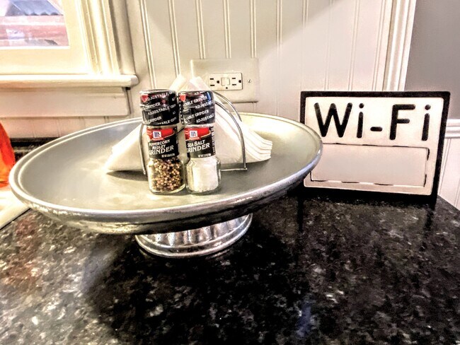 Building Photo - 2925 Center St