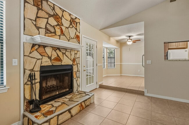 Building Photo - 206 Esmond Ct