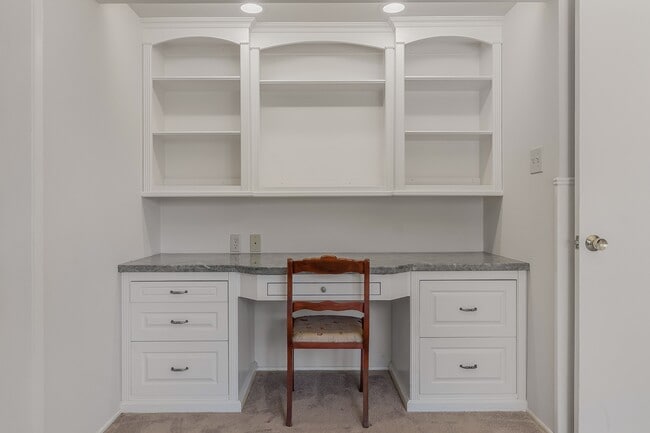 Building Photo - 4020 Vía Picaposte