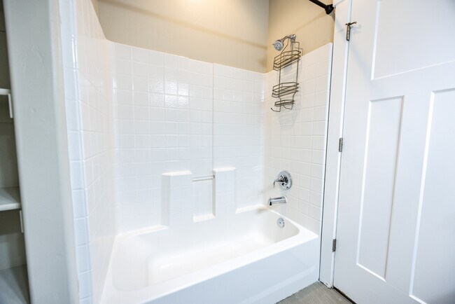 Building Photo - 972 S High Ridge Dr