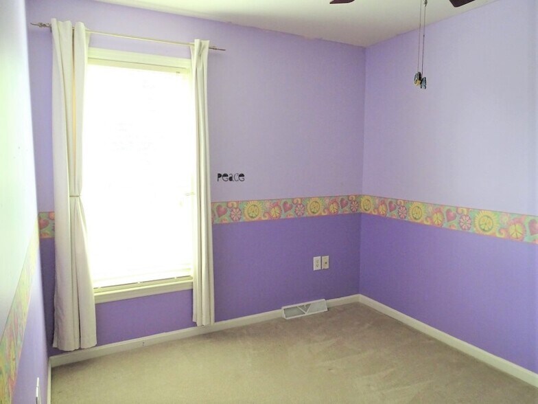 Building Photo - 90 Battens Cir
