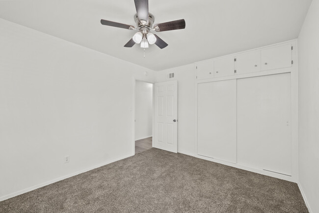 Building Photo - 809 W Ave J 10
