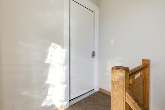 Building Photo - 1215 Balmoral Ave