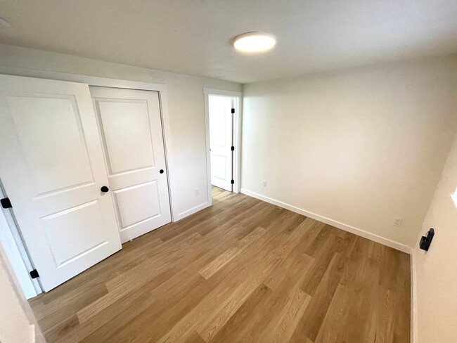 Building Photo - Beautifully renovated 3-bedroom home on a ...