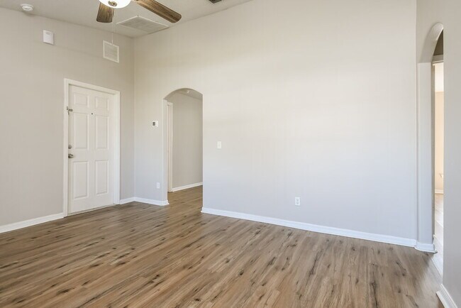 Building Photo - 208 Bromwich Dr