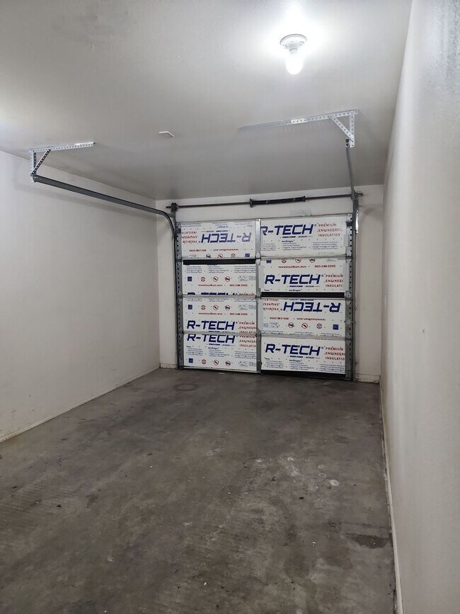 Building Photo - 3 bed 2 bath w/ garage in Ephrata