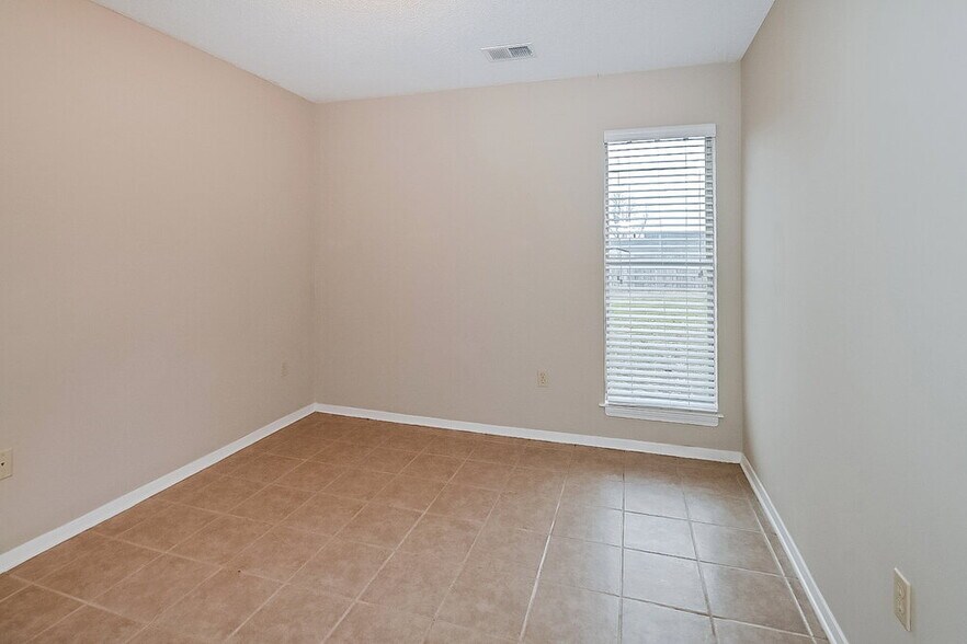 Building Photo - 4210 Brighton Dr