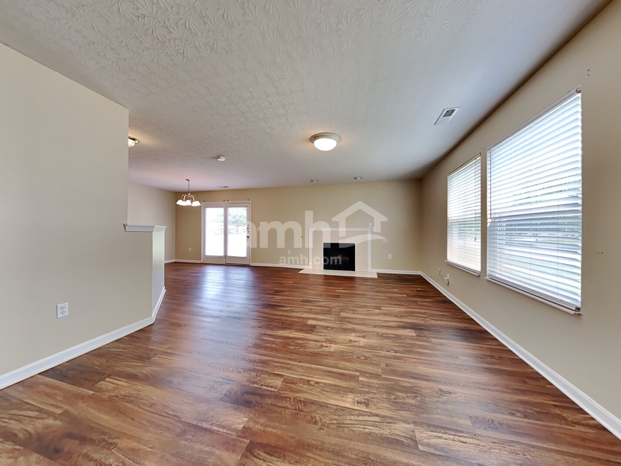 Building Photo - 320 Hennepin Dr