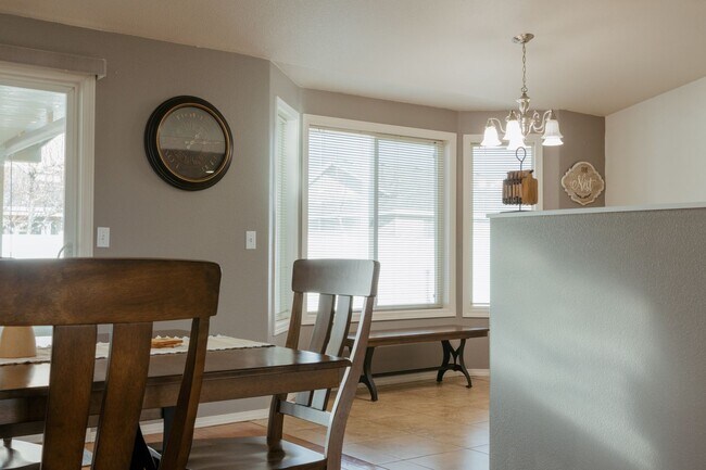 Building Photo - 509 Chelan Ave