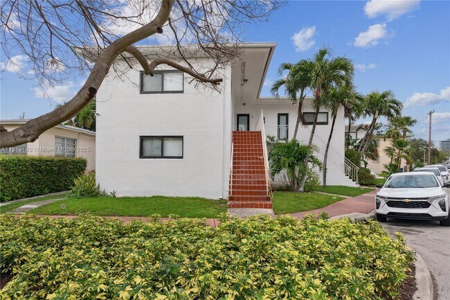 Building Photo - 8010 Crespi Blvd