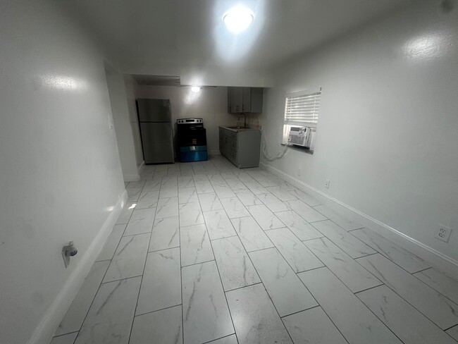 Building Photo - 638 50th St