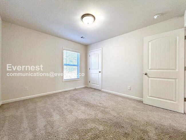 Building Photo - 176 Woodhouse Cir