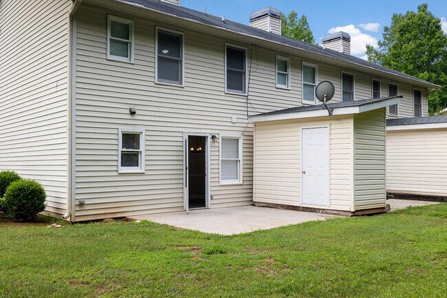 Building Photo - 4071 Hidden Hollow Dr