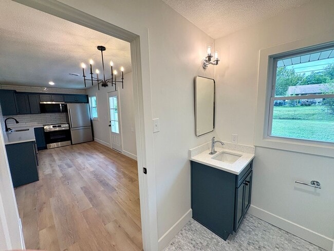 Building Photo - Newly Remodeled Home near KSU Football Sta...