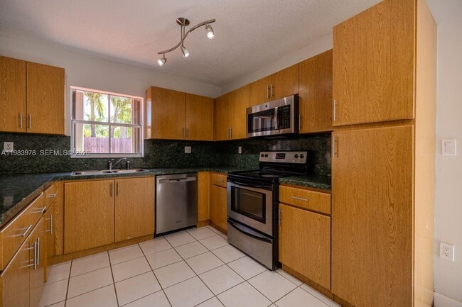 Building Photo - 1065 NW 131st Ave