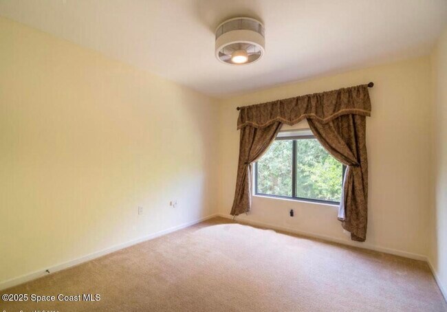 Building Photo - 1375 Lara Cir
