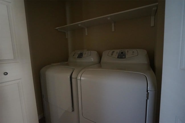 Building Photo - 7468 Skyline Way