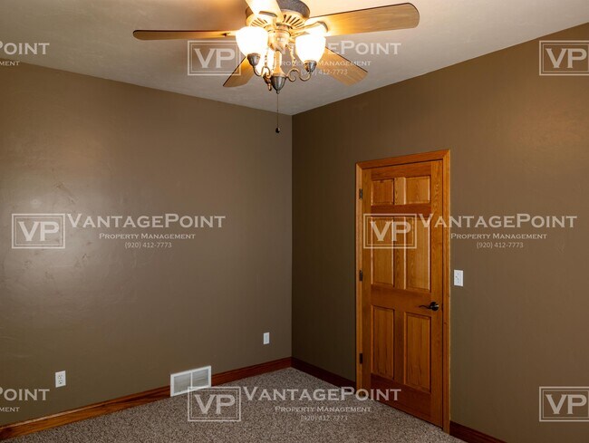 Building Photo - 515 Winding Waters Way
