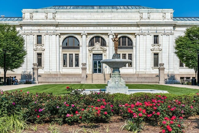 Building Photo - 1661 Franklin Park S