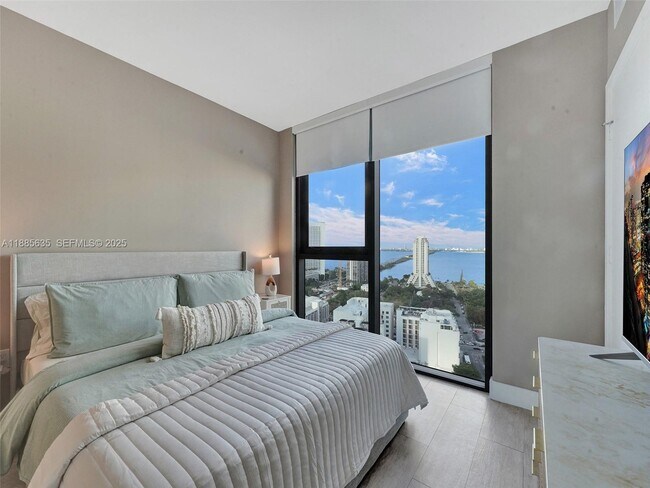 Building Photo - 121 NE 34th St