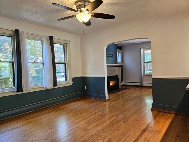Building Photo - 514 W Breckenridge St