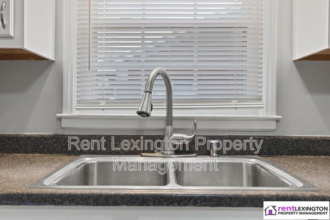 Building Photo - 1721 Albemarle Rd