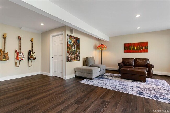 Building Photo - 21 Beech Hill Ln