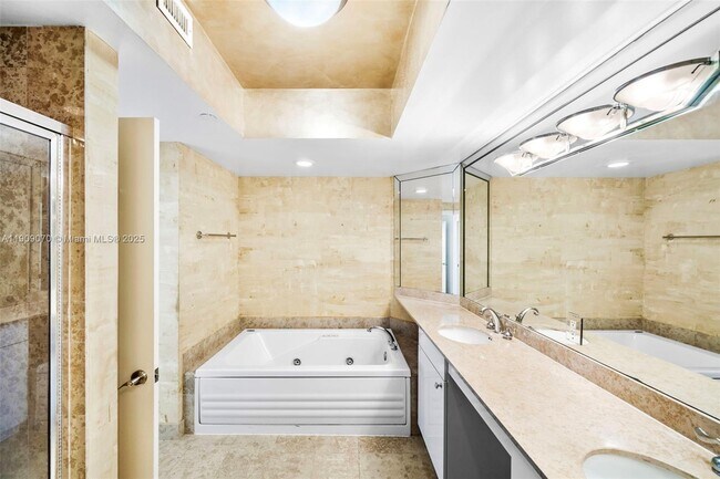 Building Photo - 4775 Collins Ave