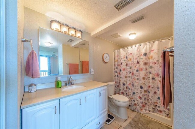 Building Photo - 900 Cove Cay Dr