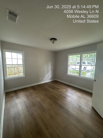 Building Photo - 4056 S Wesley Ln