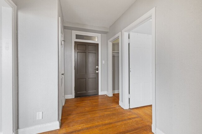 Building Photo - 28 E 16th St