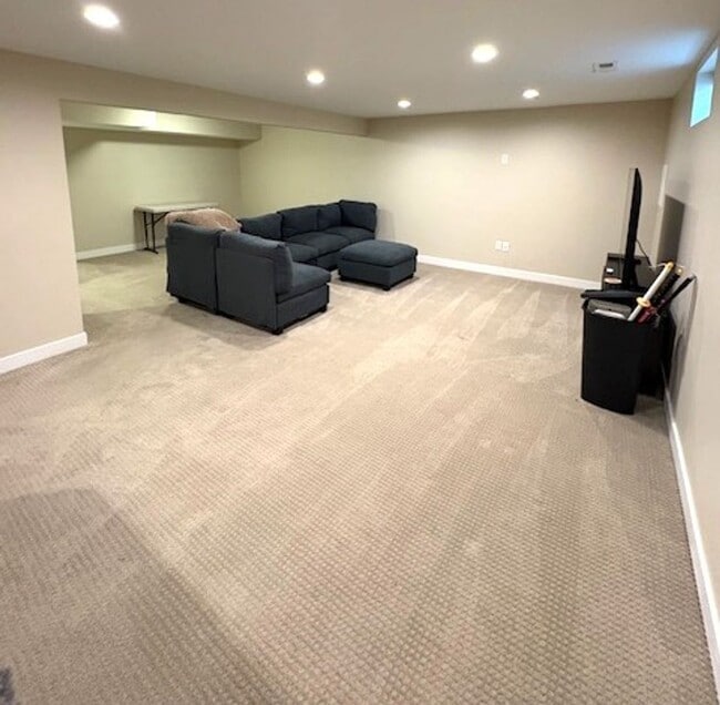 Building Photo - 3 Bedroom Townhome at Three Fountains in M...