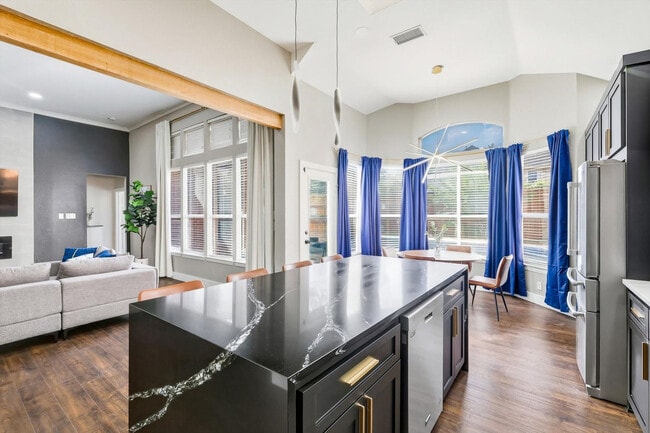 Building Photo - 5709 Courtney Cir