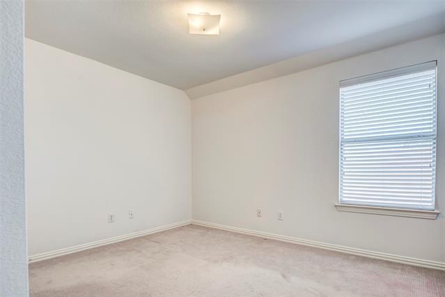 Building Photo - 2304 Greenview Dr