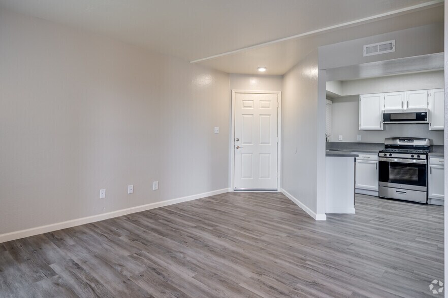 2BR, 1BA - 821SF - Prescott View Apartments